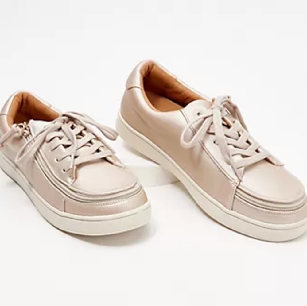 Cream Minimalist Low-Top Sneakers with Padded Collar